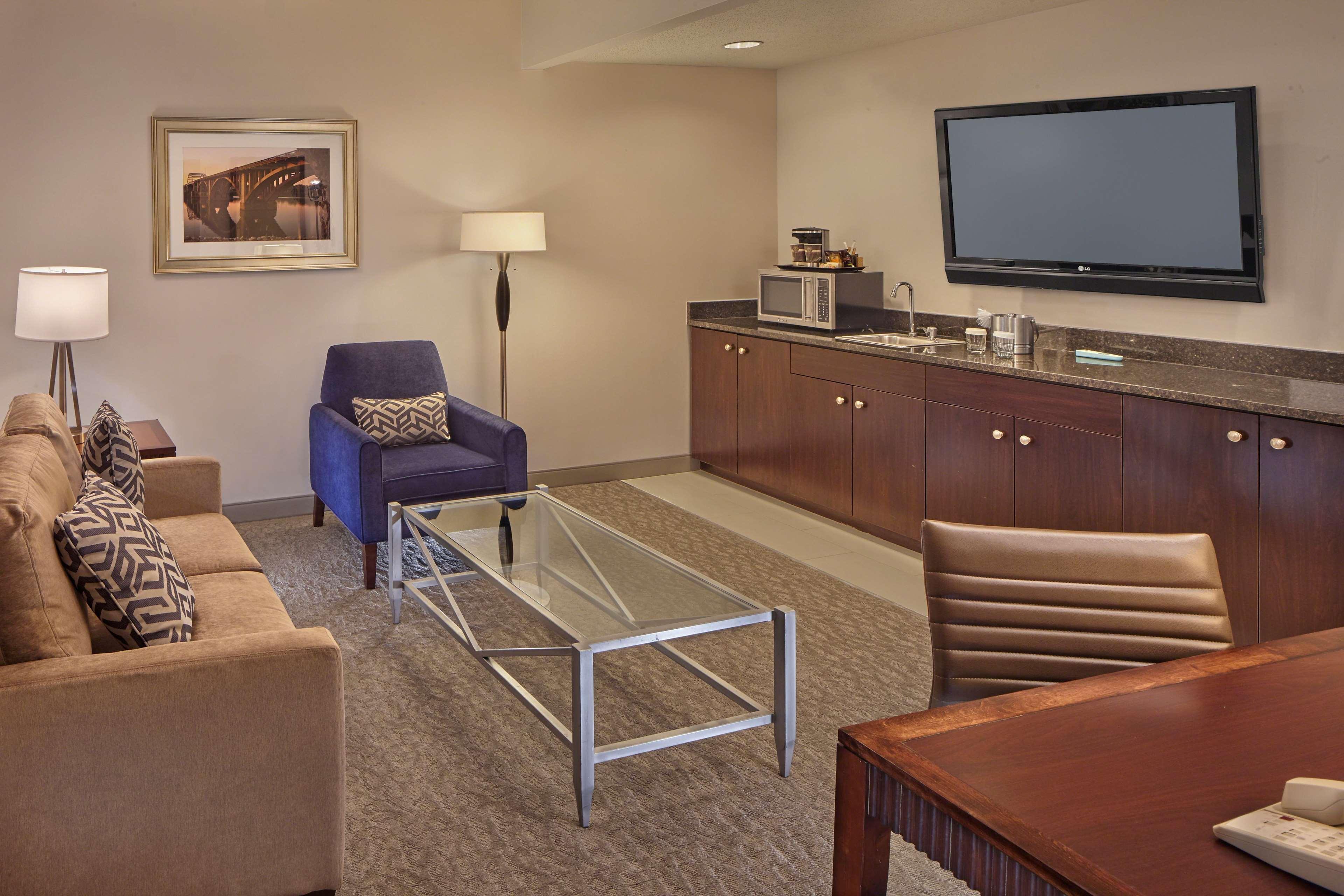 Doubletree By Hilton Little Rock Hotel Exterior photo