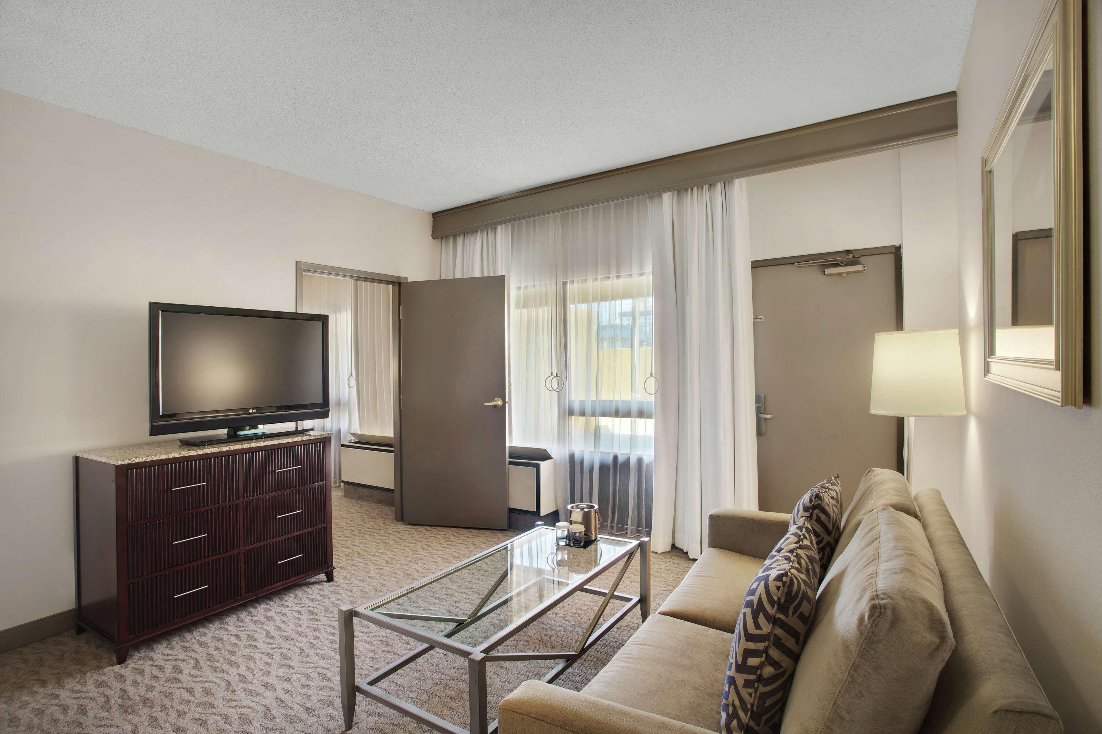 Doubletree By Hilton Little Rock Hotel Exterior photo