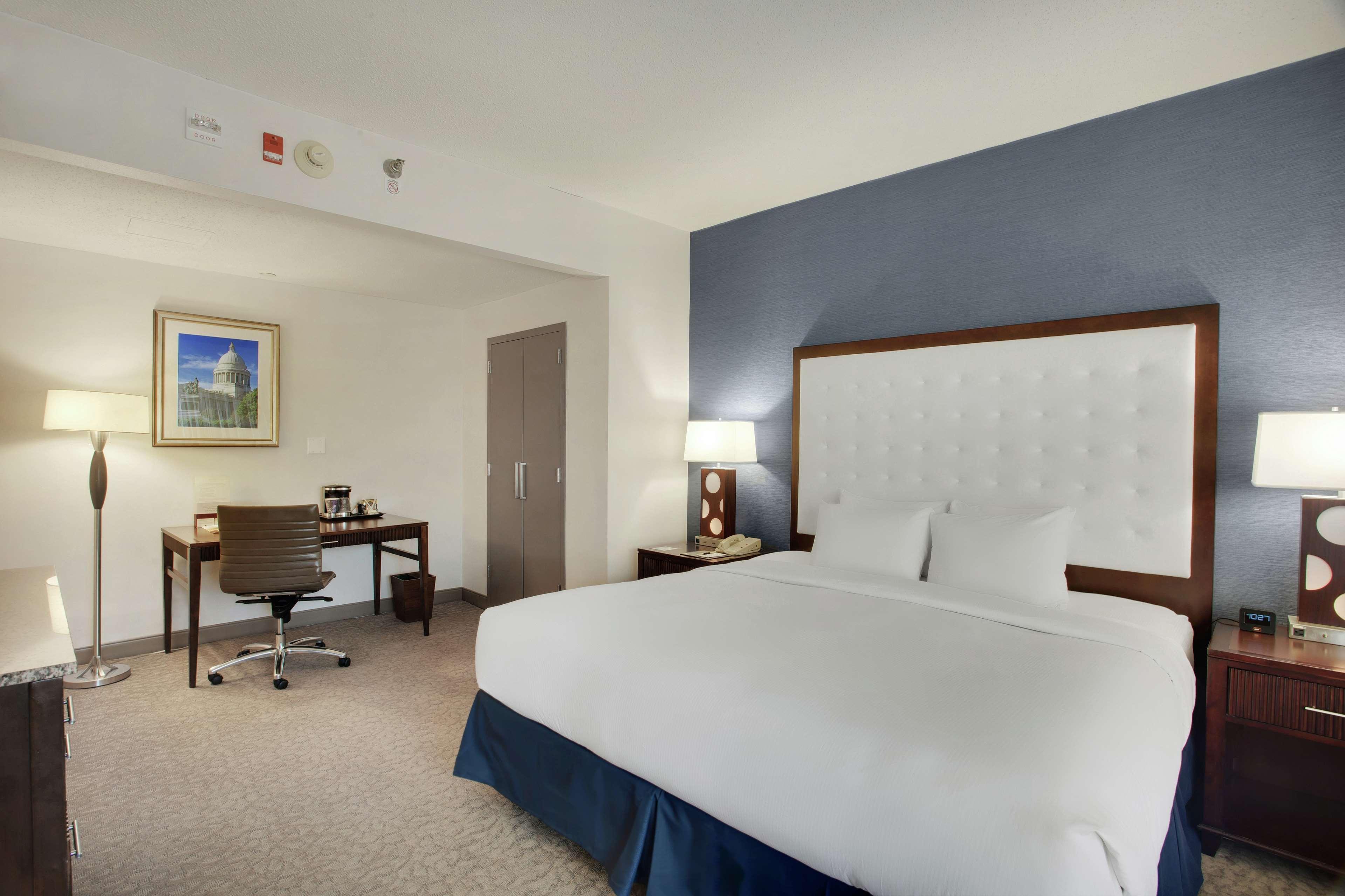 Doubletree By Hilton Little Rock Hotel Exterior photo