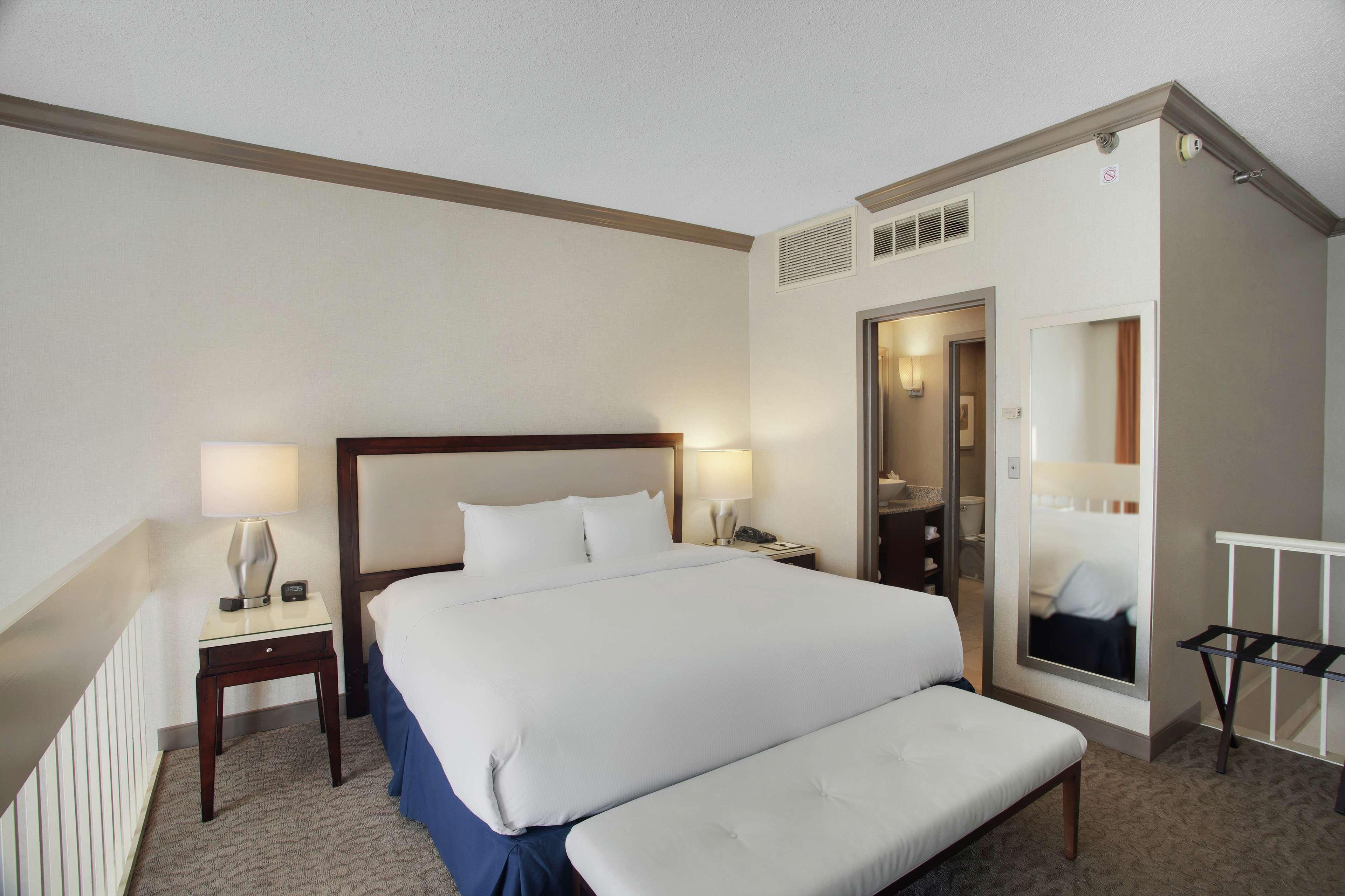Doubletree By Hilton Little Rock Hotel Exterior photo