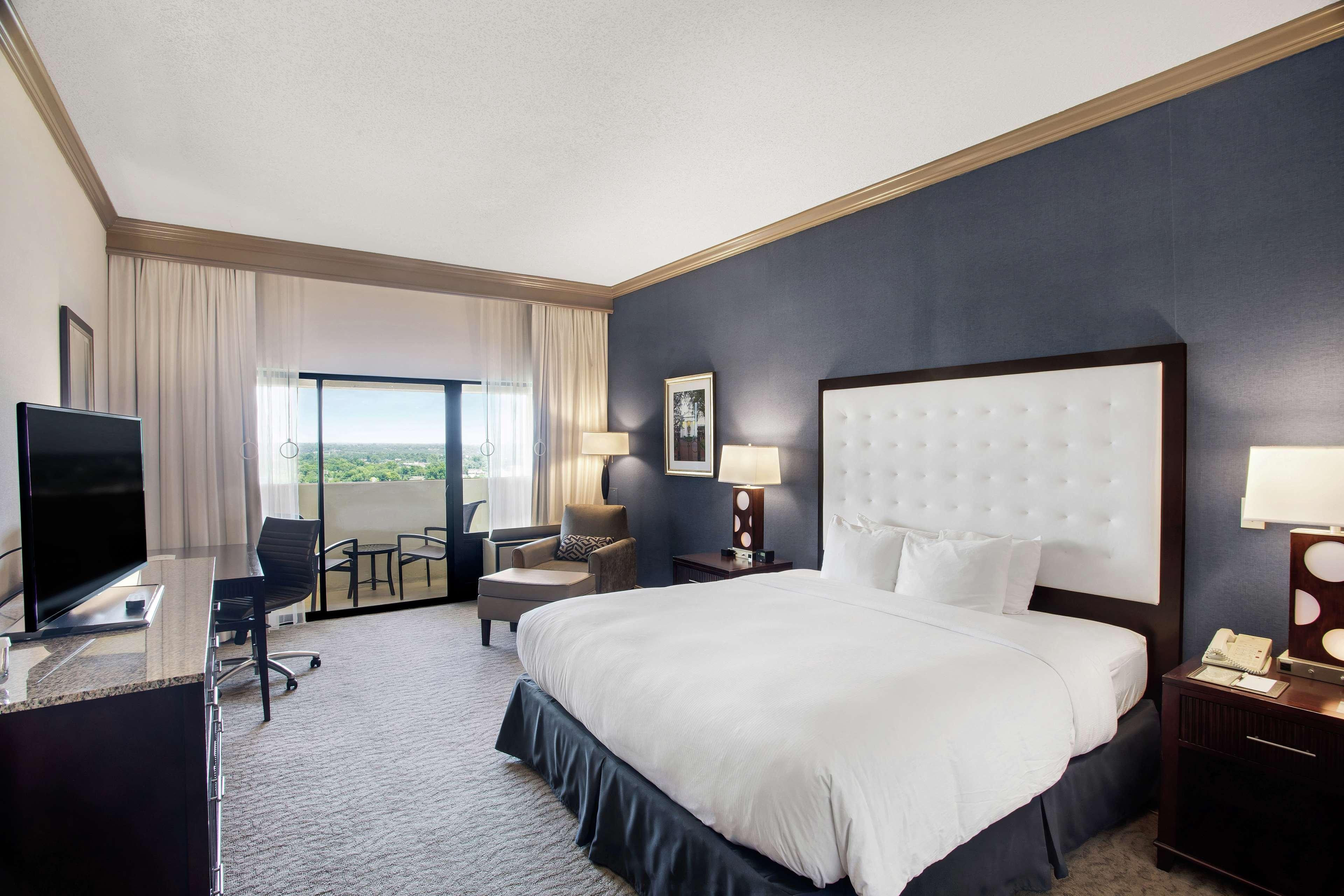 Doubletree By Hilton Little Rock Hotel Exterior photo